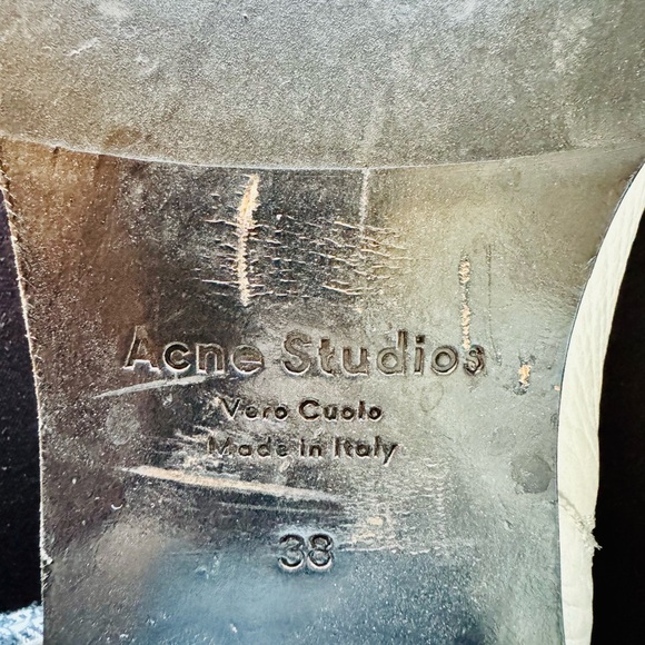 Acne Studios Leather Ankle Chelsea Boots
Pointed-Toes White - Picture 4 of 4